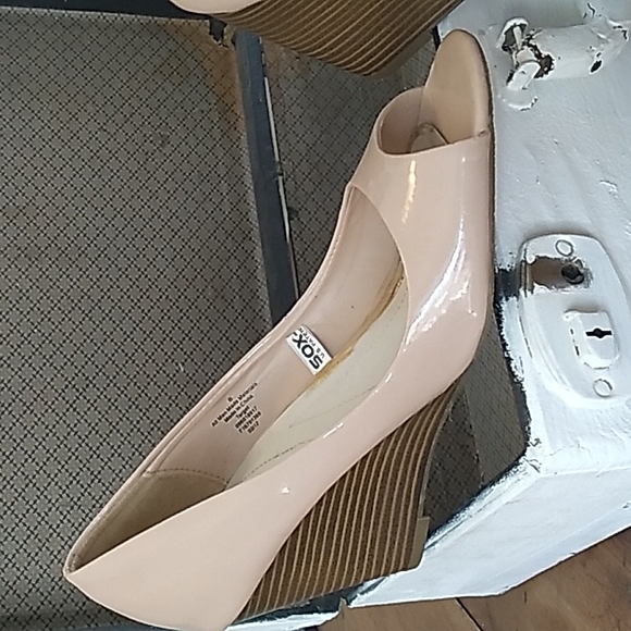 Merona for target bone patent leather like peep toe shoe - Picture 2 of 9